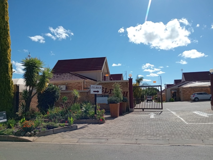 2 Bedroom Property for Sale in Langenhovenpark Free State